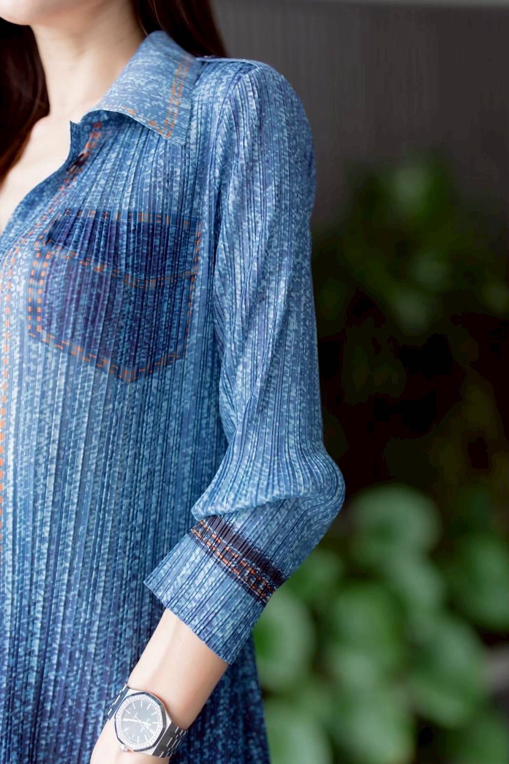 เดรสคลุมเข่า ทรงคอปก แขนสั้น แพทเทิร์นอัดพลีทเข้าเคิร์ฟ ทรงสวย Premium 👍🏻 พิมพ์ลายยีนส์ ทั้งตัว ดีเทลแน่นๆ ใส่สบาย : สินค้าคุณภาพ (พร้อมส่ง)