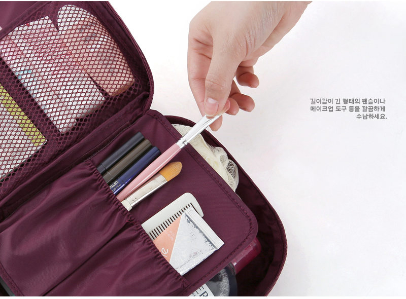 กระเป๋าอเนกประสงค์พกพาสะดวก สำหรับใส่อุปกรณ์เครื่องสำอาง อุปกรณ์ห้องน้ำ หรือสิ่งของจำเป็นอื่นเพื่อการเดินทาง ทำจากไนล่อนกันน้ำคุณภาพดี