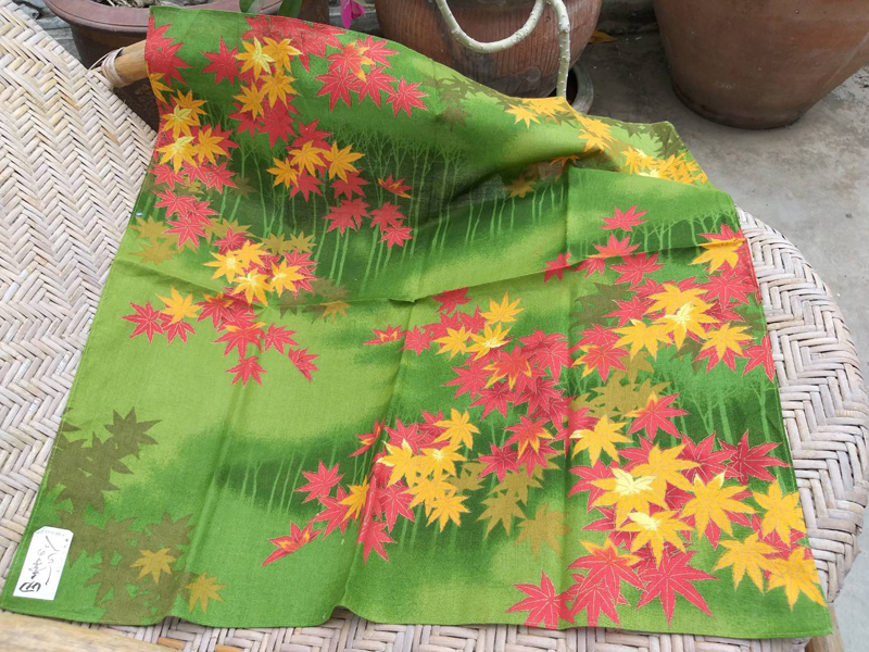 ผ้าเช็ดหน้าผืนใหญ่ ลายใบเมเปิ้ล สวยมากกก