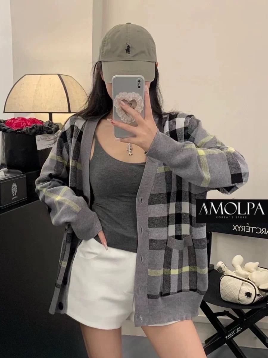 CARDIGAN BURBERRY KNIT เนื้อผ้าดีม๊าก ผ้าใส่สบายมากกกก ห้ามพลาดเลยนะคะ ใส่สบายสุดๆ : สินค้าคุณภาพ (พร้อมส่ง)