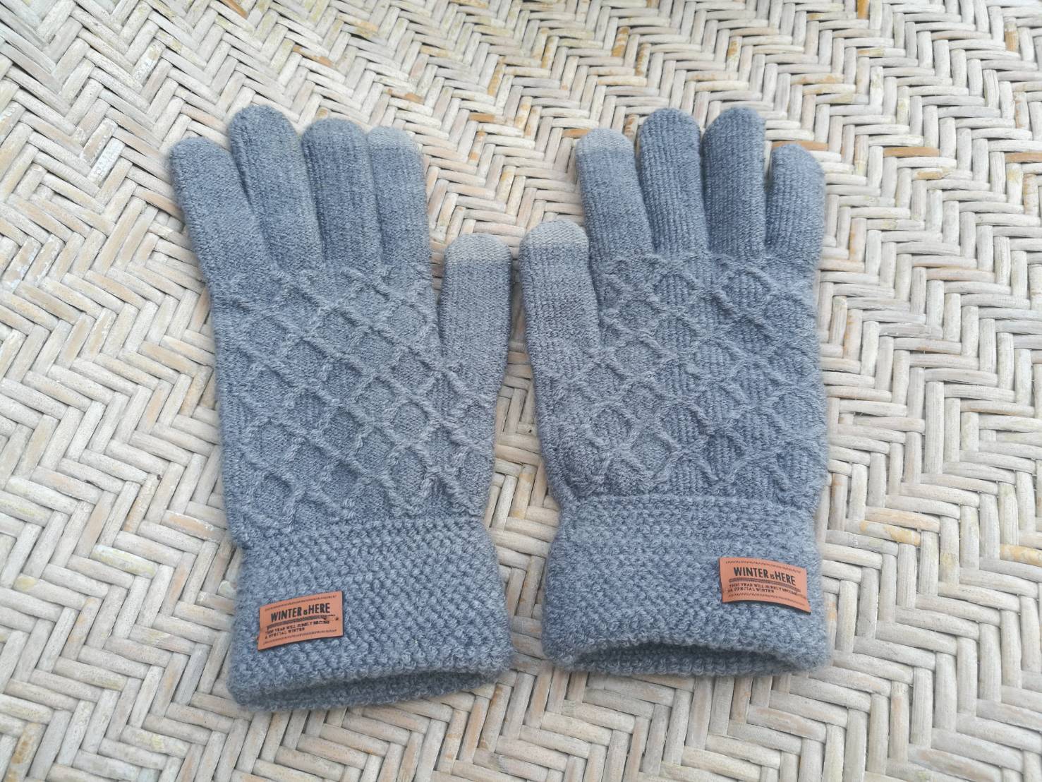 ถุงมือไหมพรมเนื้อหนา สวยมากๆ (ของใหม่)