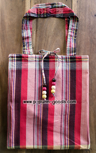 กระเป๋าถุงผ้าแคนวาส ลายผ้าขาวม้า (Reversible - ใช้ได้สองด้าน)
