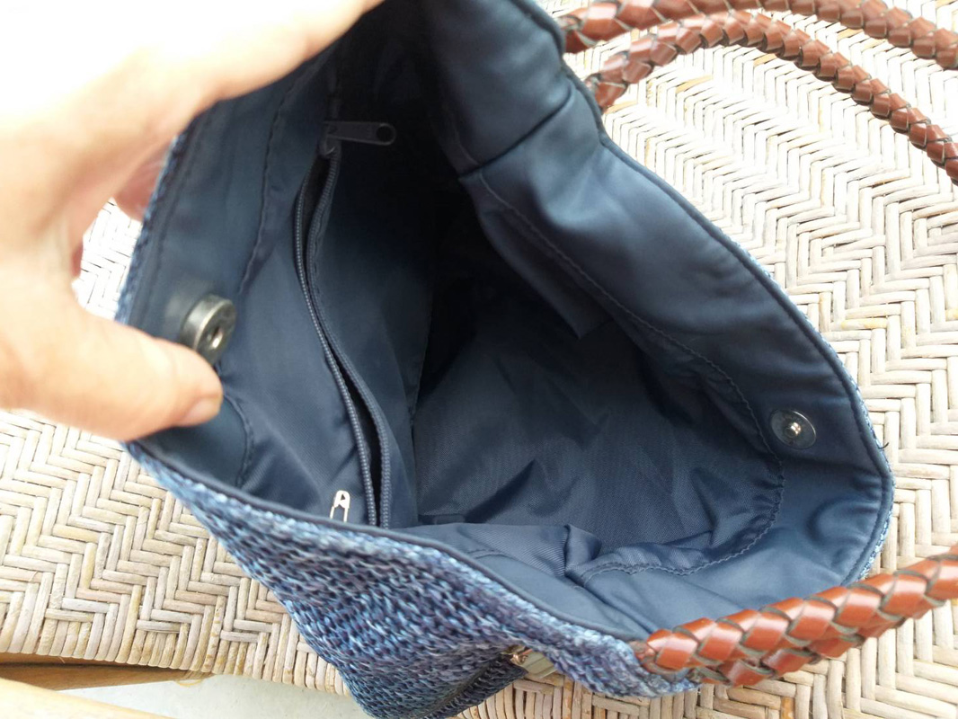 กระเป๋าสะพายไหมสาน สวยน่าใช้มาก (ของใหม่)