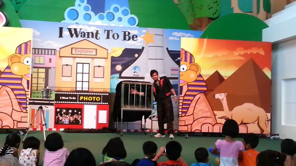 มายากล นักมายากล การแสดง โชว์ Magic Show ห้างซีคอนสแควร์