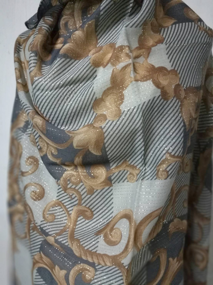 ผ้าพันคอ ผ้าคลุมไหล่ ผ้าขนสัตว์ไหมดิ้นทอง (ของใหม่)