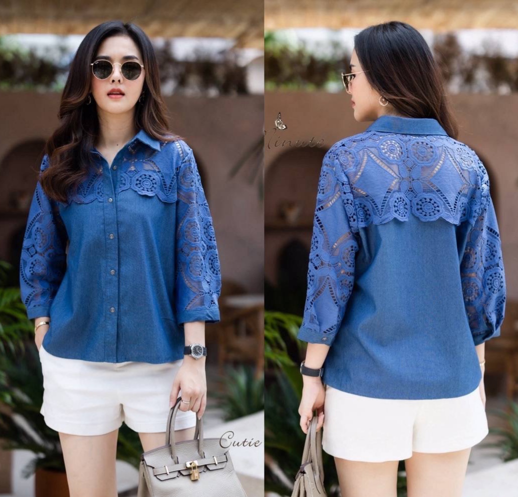 เสื้อยีนส์ แต่งด้วยผ้าลูกไม้หน้าหลังเเละช่วงเเขน เสื้อทรงเชิ้ต ใส่สบาย : สินค้าคุณภาพ (พร้อมส่ง)