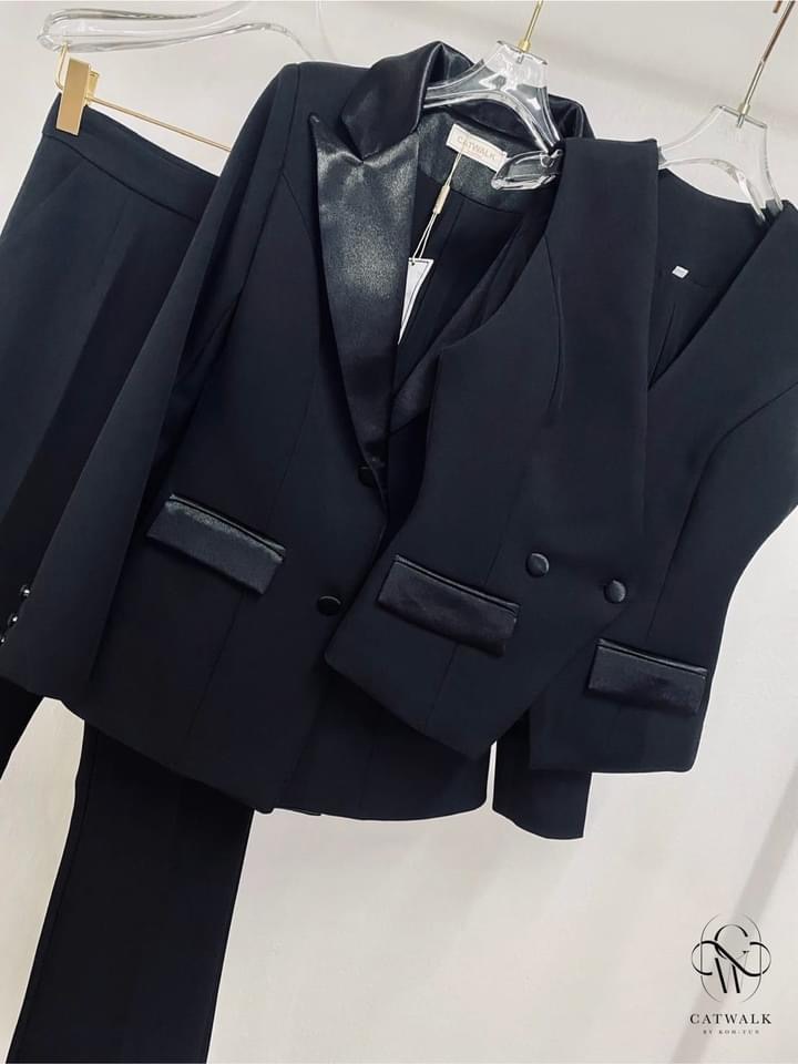 เซตBLAZER 3 ชิ้น เสื้อกั๊กครอปแขนกุด ทรงเข้ารูปคอวี ตัวBLAZERแล้วดูเท่ห์ มาก +กางเกงทรงขาขาม้า ใส่สบาย สินค้าคุณภาพ (พร้อมส่ง)