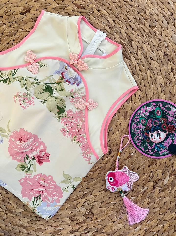 เสื้อคอจีน แขนกุด ลายลายผ้าคือสวยมากๆคัทติ้งเป๊ะ ใส่สบาย : สินค้าคุณภาพ (พร้อมส่ง)