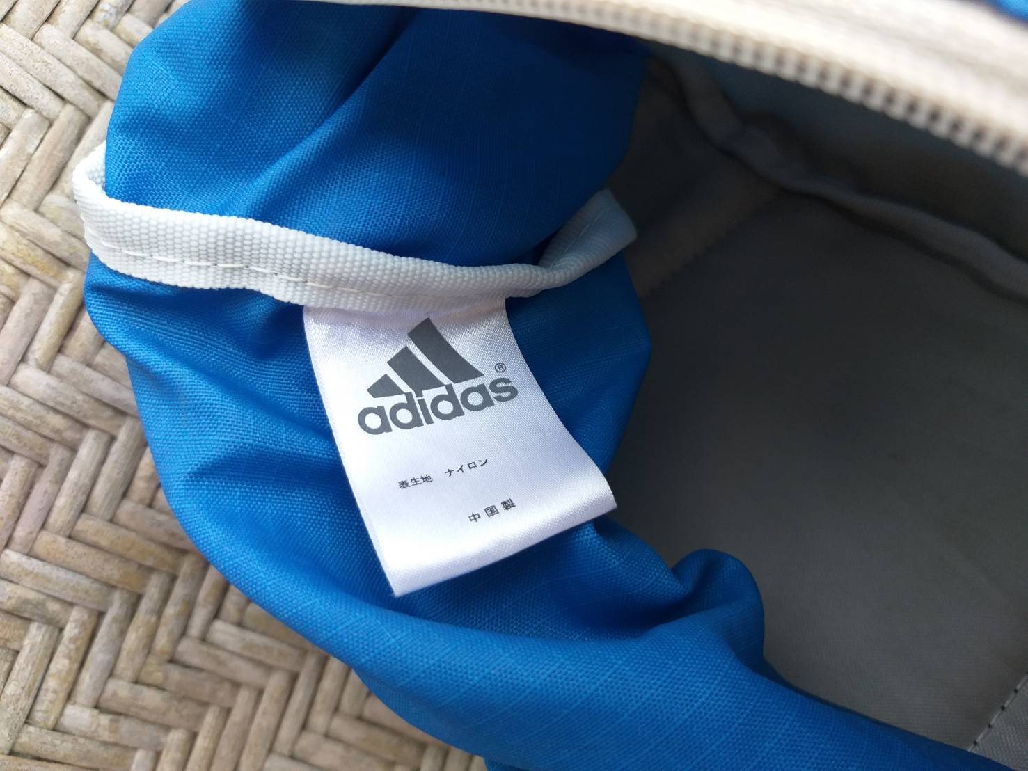 กระเป๋าสะพาย adidas ของแท้ น่ารักมาก