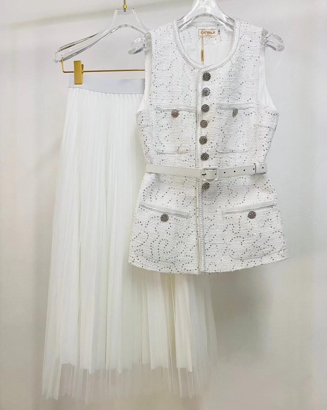 เซตเสื้อผ้า ทวิตกระดุมเพชร+กระโปรงผ้าตาข่ายอัดพลีท เนื้อผ้าทวิตเกรดเอ ใส่สบาย สินค้าคุณภาพ (พร้อมส่ง)