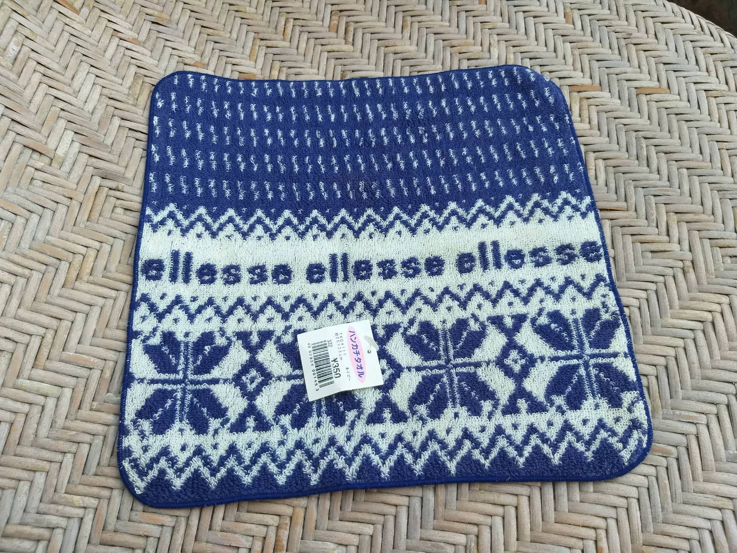 ผ้าขนหนูเช็ดหน้า ellesse มี 3 แบบ