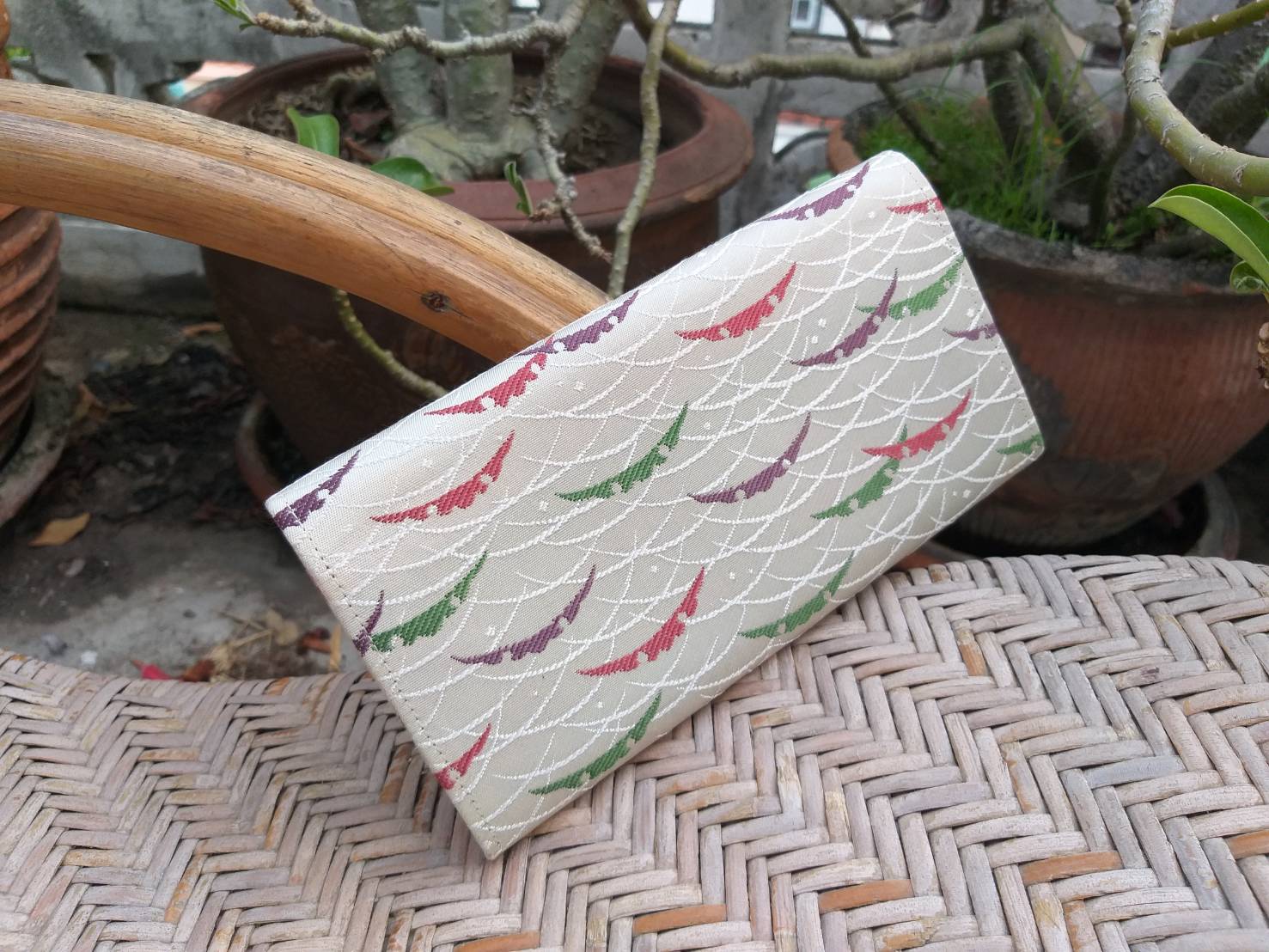 กระเป๋าสตางค์ผ้าทอสวยมาก SHISEIDO (ของใหม่)