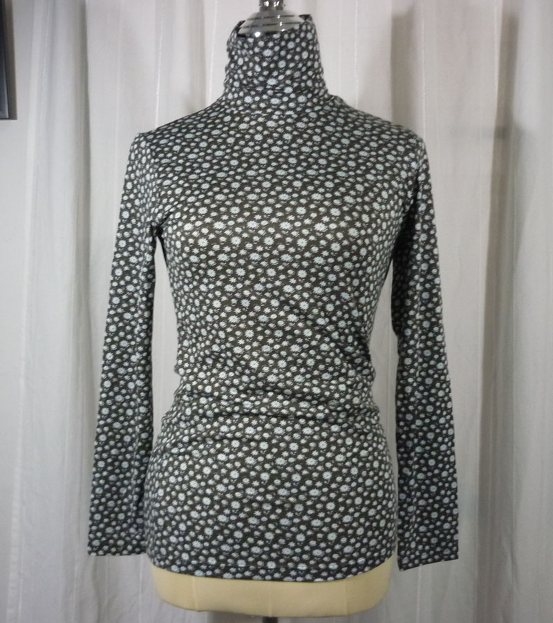 เสื้อฮีทเทคหญิง ขี้ม้าลายดอก Uniqlo heattech M-L