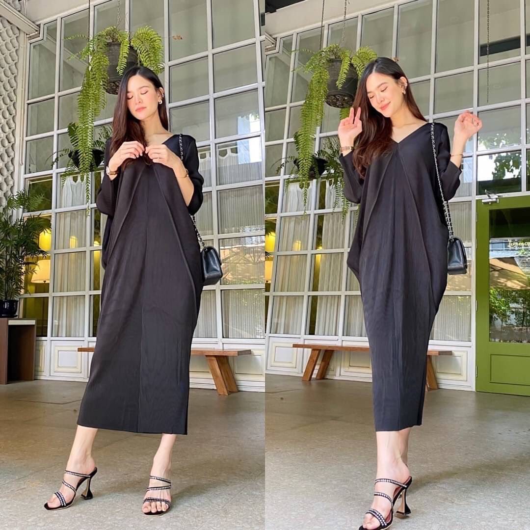 เดรสอัดพลีท งานสวยไฮโซ ทรงคอวีตีเกร็ดด้านหน้า แพทเทิร์นบอลลูน แขนยาว 5 ส่วน 😍 ชายเดรสสโลปเข้าตัว สวย เรียบหรู . สินค้าคุณภาพ (พร้อมส่ง)