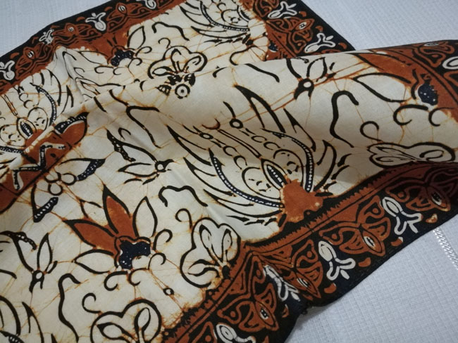 ผ้าเช็ดหน้าลายผ้าซิ่น สวยคลาสสิค