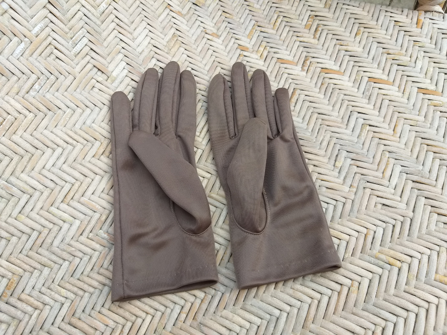 ถุงมือผ้าปักลายสวยมาก สีน้ำตาล ไซส์ S (ของใหม่)