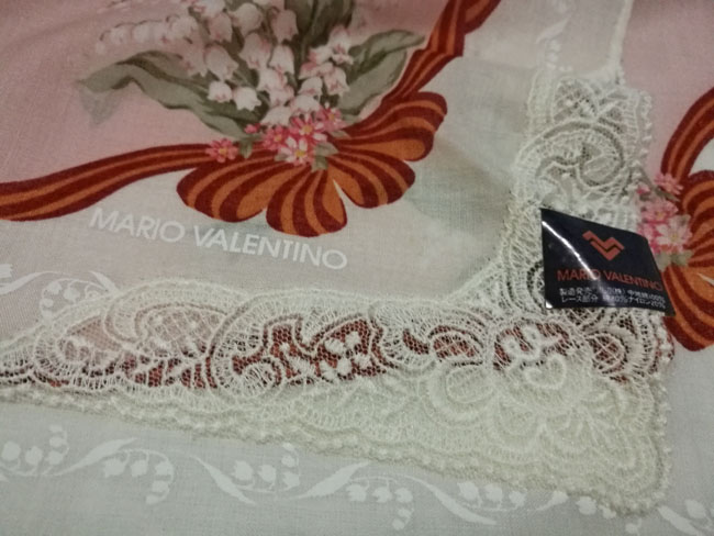 ผ้าเช็ดหน้า MARIO VALENTINO แต่งลูกไม้หวานสุด