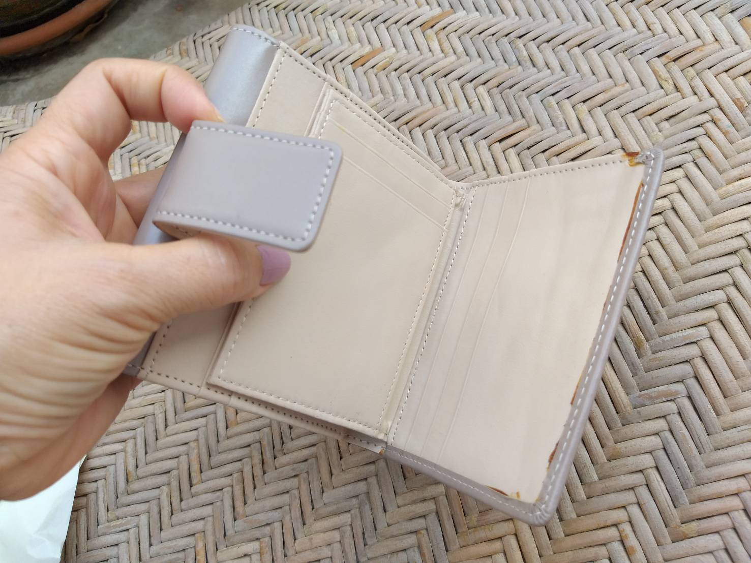 กระเป๋าสตางค์ YOSHIE INABA เรียบหรูน่าใช้มาก