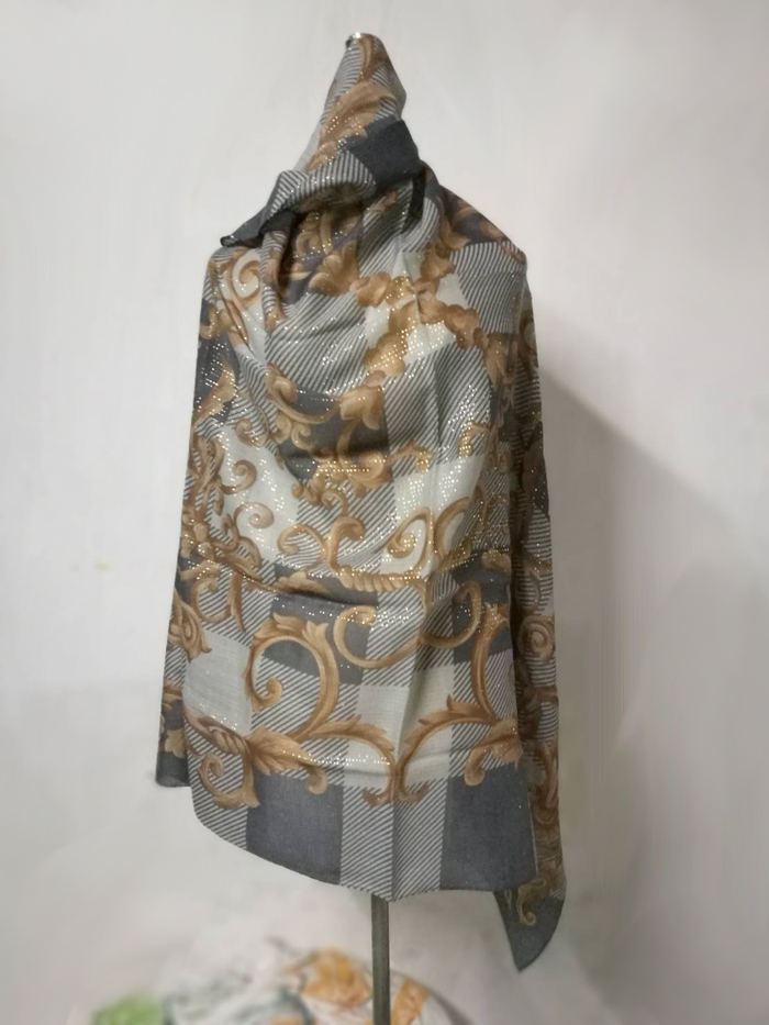 ผ้าพันคอ ผ้าคลุมไหล่ ผ้าขนสัตว์ไหมดิ้นทอง (ของใหม่)
