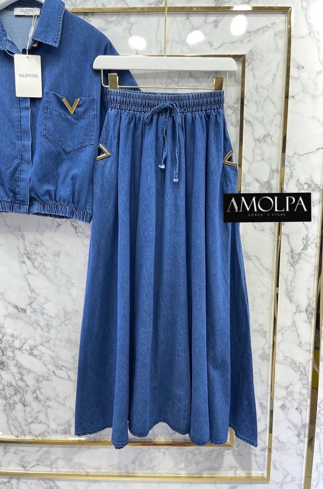 SET VALENTINO DENIMSS24 1:1 HI-END ตัวเสื้อเป็นเสื้อผ้ายีนส์ปักLOGO V สีทอง ที่หน้าอก งานแพงงงงงมากกกกกกกกกก มาพร้อมกระโปรงยีนส์ ทรงสวย เป๊ะ ปั้มทุกจุด สินค้าคุณภาพ (พร้อมส่ง)