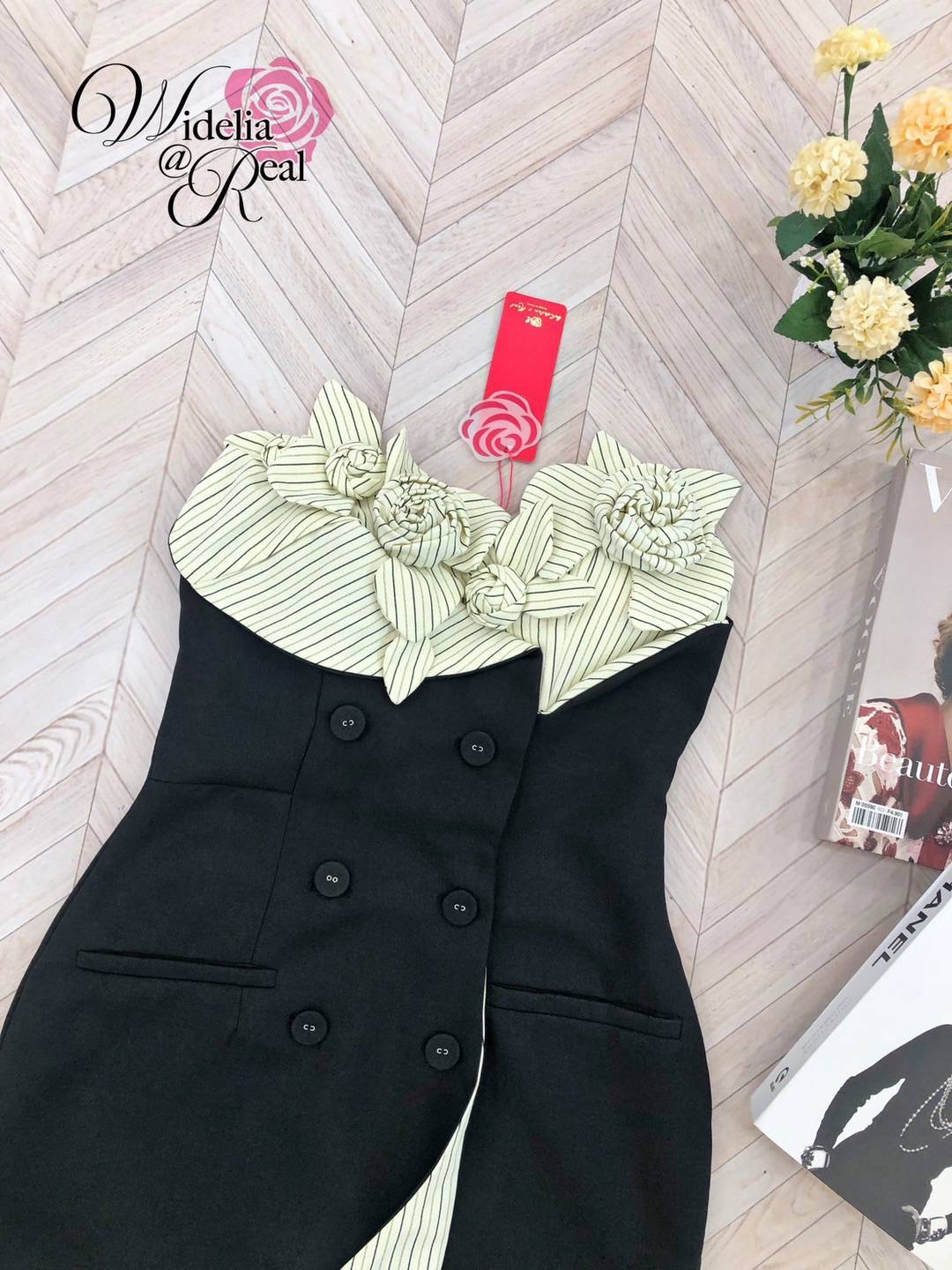 Dress เดรสเกาะอก อกเย็บดอกไม้ป๊อบอัพ อกมีฟองน้ำ ซิปหลัง แต่งกระดุมหน้า เนื้อผ้าหนา มีน้ำหนัก ชุดนี้งานสวยค่ะ ทรงเป๊ะมากๆ ใส่สบาย : สินค้าคุณภาพ (พร้อมส่ง)