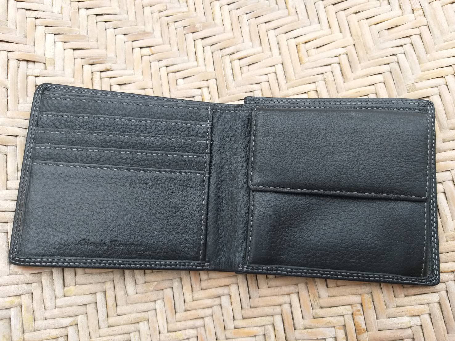 กระเป๋าสตางค์ชาย giorgio romana หนังแท้ สวยมาก (ของใหม่)