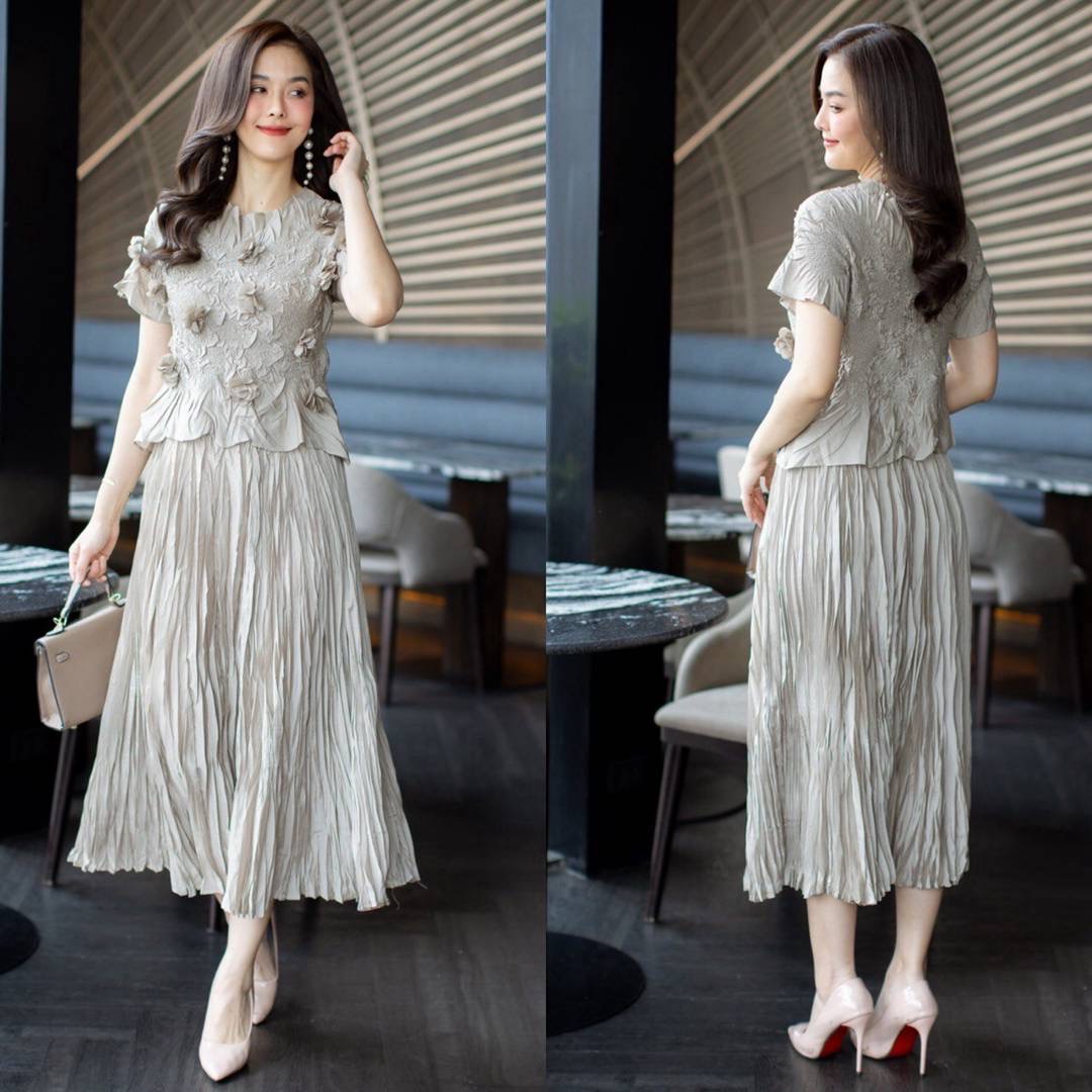 ชุดเซ็ทเสื้อ+กระโปรงอัดพลีทเปลือกไม้สุดเก๋ ใส่สบาย : สินค้าคุณภาพ (พร้อมส่ง)