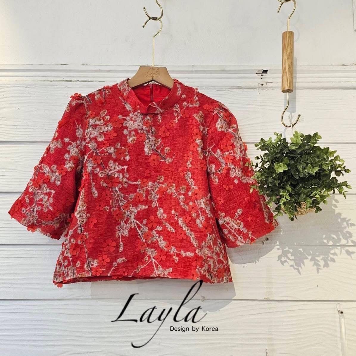 เสื้อครอปดอกไม้ 3D สีหวานมุ้งมิ้งมาก เนื้อผ้าเป็นซิลค์ผสมทอลายในตัว ทรงน่ารักคอปิด ใส่ปล่อยไม่เข้ารูป ความยาวกำลังดี งานสวยมีซับในในตัว ใส่สบาย : สินค้าคุณภาพ (พร้อมส่ง)