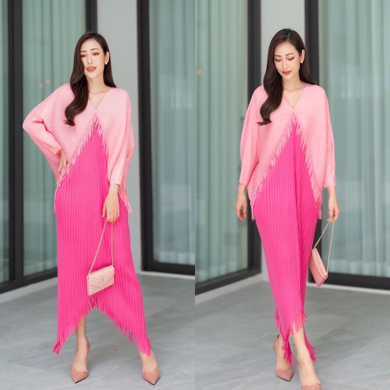 เดรสอัดพลีท คอวี ทรงแขนผีเสื้อ 🦋 แพตเทิร์นดีงามมว้าก เล่นระดับ 2 ชั้น ตัดสีทูโทน พาสเทลได้อย่างลงตัว งานตัดพู่ระบายชาย ฟรุ๊งฟริ๊ง ให้มีมิติ สวยงาม ใส่สบาย สินค้าคุณภาพ (พร้อมส่ง)