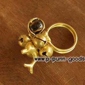 แหวนทองเหลือง หินไทเกอร์อาย จี้โลมาน้อยสีทอง