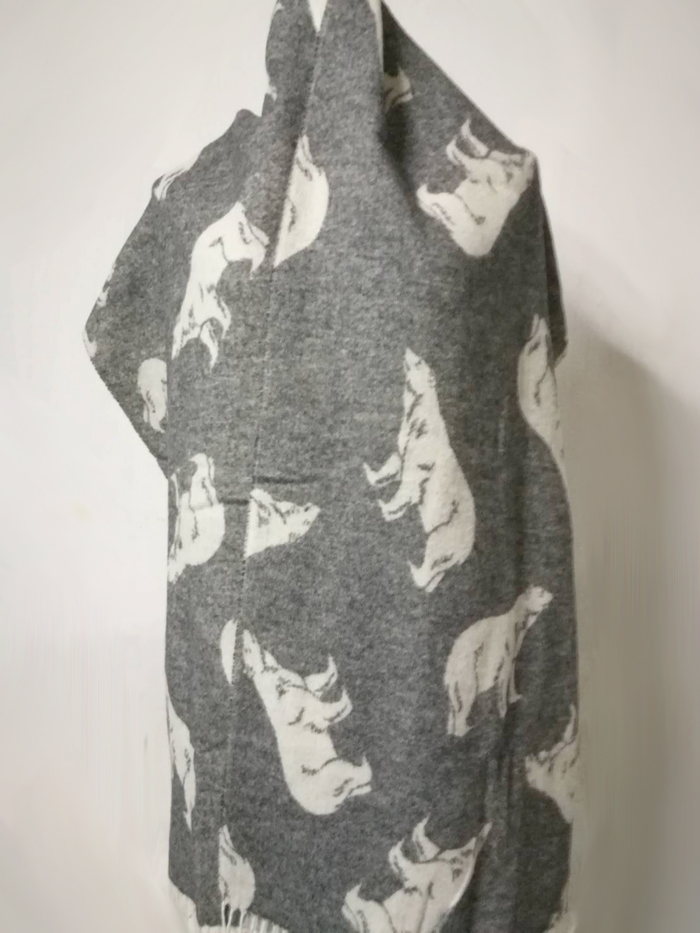 ผ้าพันคอผืนใหญ่ ลายหมีขั้วโลก สวยมาก อุ่นติดลบ (ของใหม่)