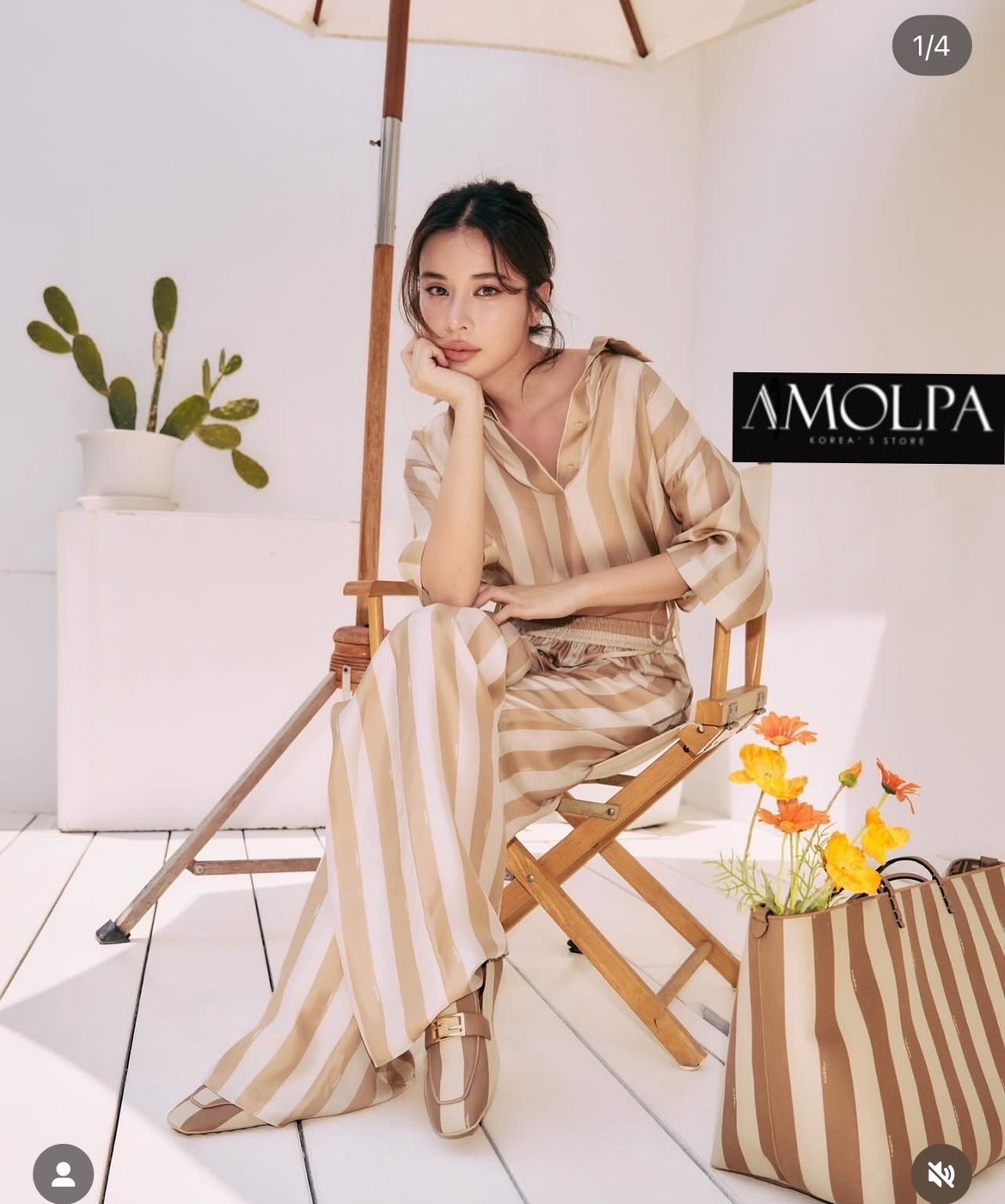 ET PAJAMAS FENDI งาน hiend งานใหม่ ตัวเสื้อเป็นเชิ้ต FENDI เด่นเป็นสง่า มาพร้อมกางเกงขายาว ใส่เข้ากันลงตัว งานน่ารักมาก ผ้าดี๊ดีย์ เนื้อผ้าดีมากๆค่ะค๊าลูกค้า ใส่แล้วเย็นๆ ใส่สบาย : สินค้าคุณภาพ (พร้อมส่ง)
