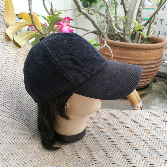 หมวกแก๊ปผ้าลูกฟูกสีดำ (ของใหม่)