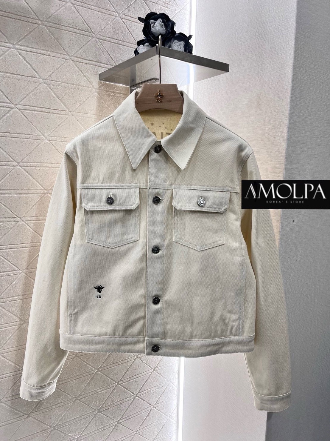 JACKET CD DENIM 1:1 HI-END ตัวเสื้อเป็นเสื้อJACKETยีนส์ ผ้ายีนส์แท้100% มา งานสวยม๊ากกก ใส่แล้ว สวยหรู ดูแพง ใส่สบาย : สินค้าคุณภาพ (พร้อมส่ง)