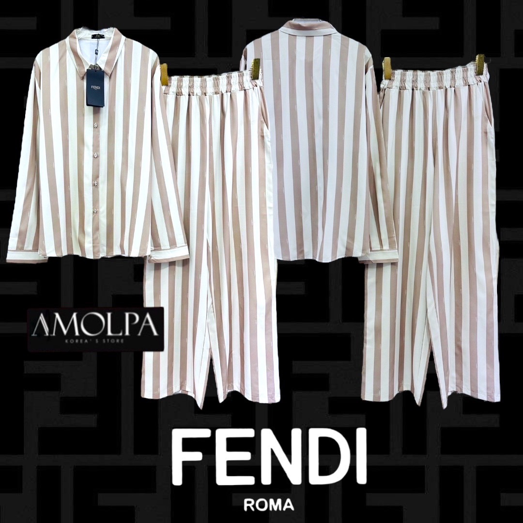 ET PAJAMAS FENDI งาน hiend งานใหม่ ตัวเสื้อเป็นเชิ้ต FENDI เด่นเป็นสง่า มาพร้อมกางเกงขายาว ใส่เข้ากันลงตัว งานน่ารักมาก ผ้าดี๊ดีย์ เนื้อผ้าดีมากๆค่ะค๊าลูกค้า ใส่แล้วเย็นๆ ใส่สบาย : สินค้าคุณภาพ (พร้อมส่ง)