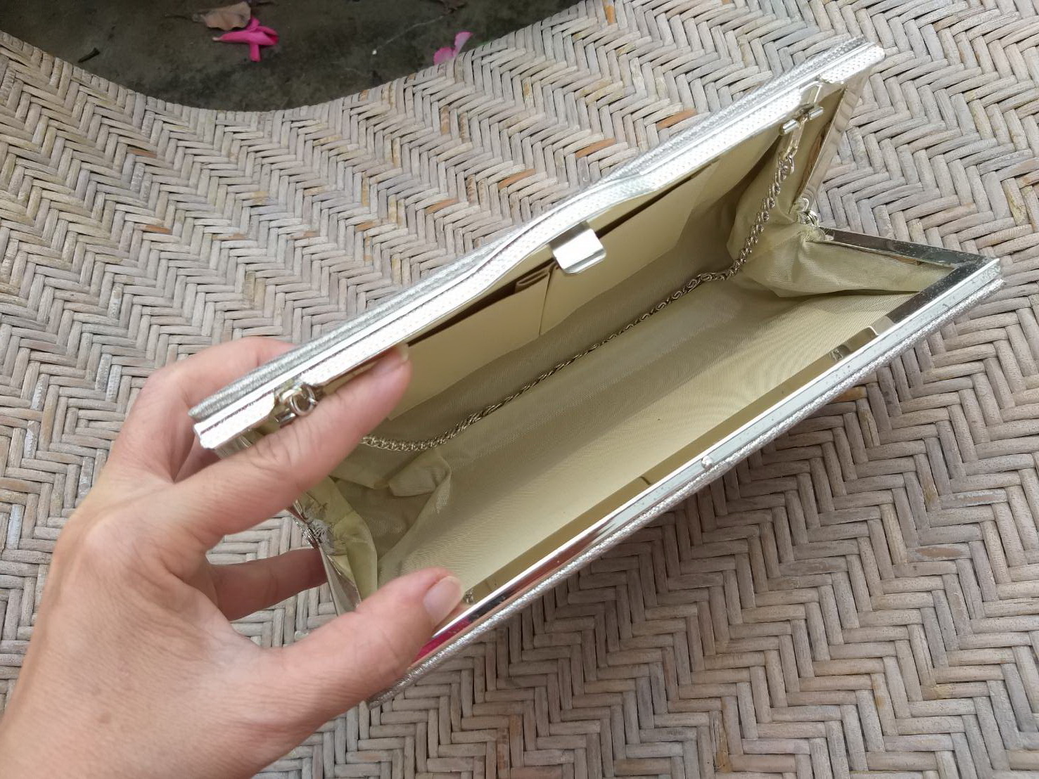 กระเป๋าออกงาน ไหมดิ้นทอง สวยค่ะ