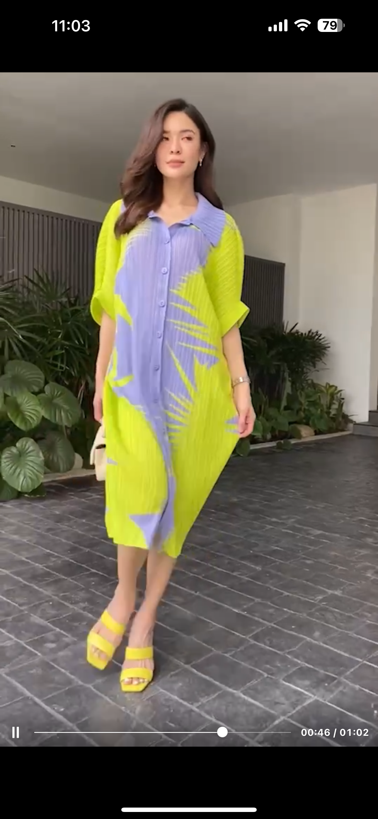 เดรสพลีทตัวยาวคอปกใหญ่ ทรงไหล่ล้ำ พับแขนเบิ้ล เกร๋กรู๊ดดด งานอัดพลีท 100% พลีท AA Premium ลายกราฟฟิค งานสวย ใส่สบาย : สินค้าคุณภาพ (พร้อมส่ง)