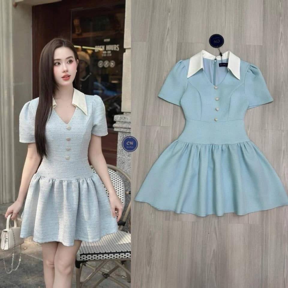 มินิเดรสเนื้อผ้าทอเส้นเล็กสีฟ้าอ่อนดีไซน์คอวีแต่งปกสีขาวแขนสั้นจับจีบยกบ่า ตัวเดรสทรงเข้ารูป แต่งกระดุมมุกหัวใจด้านหน้า ( อกเสริมฟองน้ำ มีซิปหลังซ่อนอย่างดี ) ใส่สบาย : สินค้าคุณภาพ (พร้อมส่ง)