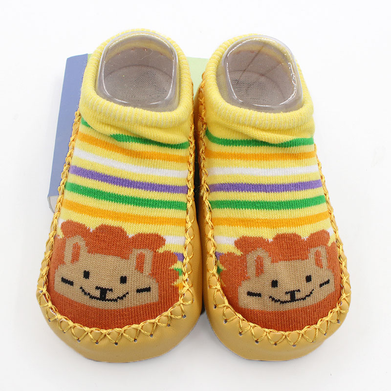 ถุงเท้ารองเท้า มีกันลื่น เนื้อผ้านุ่มนิ่ม สำหรับเด็กวัย 6-24 เดือน ลายการ์ตูนน่ารัก มีให้เลือกเยอะ