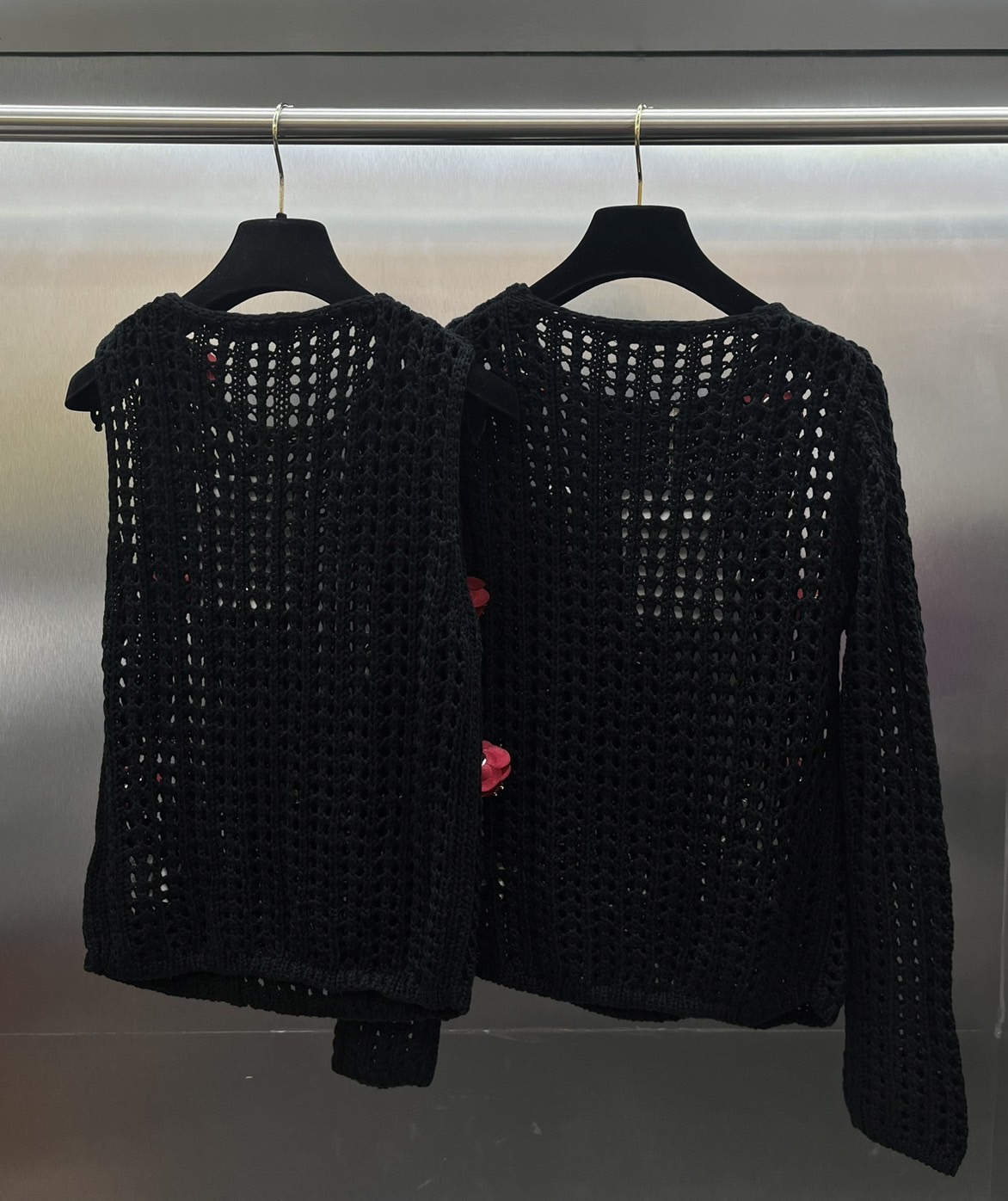 เสื้อครอปผ้านิต ปักดอกคามิเลีย ทั้งตัว สวยมาก งานเนี้ยบสุด : สินค้าคุณภาพ (พร้อมส่ง)