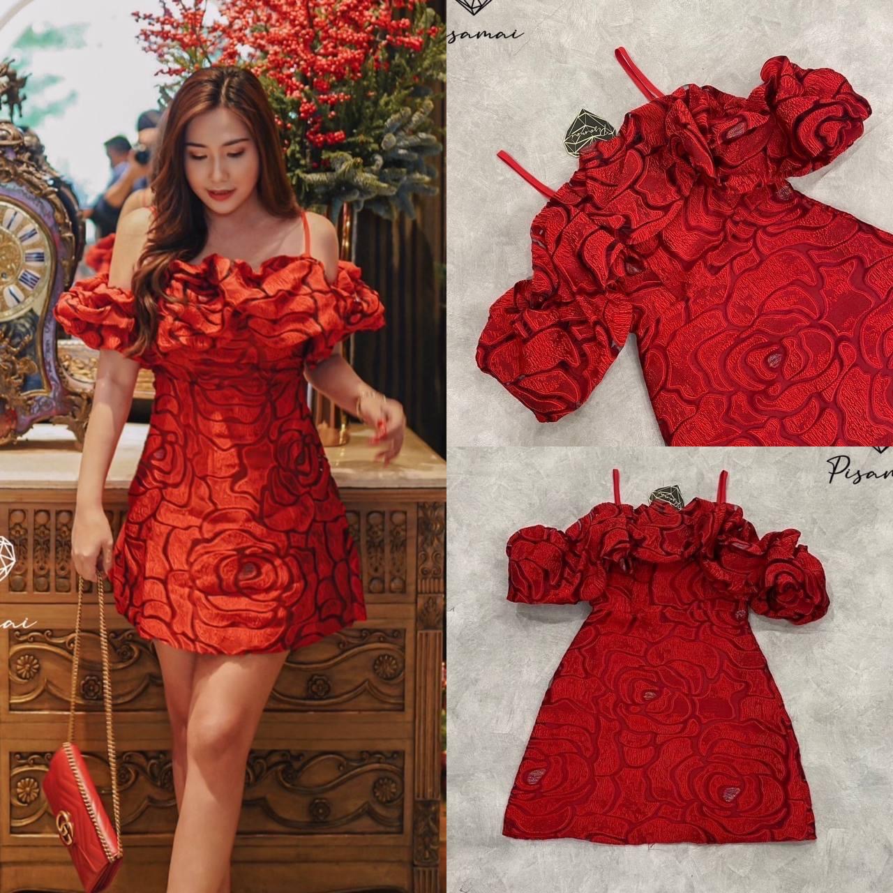 เดรสเปิดไหล่สีแดงลายดอกกุหลาบ ดีเท็ลรุ่นนี้ใส่สวย ใส่สบาย คริสมาส ตรุษจีน ยันวาเลนไทน์ สินค้าคุณภาพ (พร้อมส่ง)