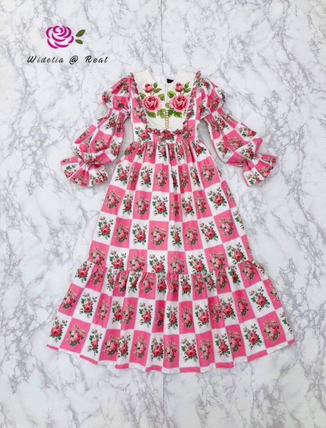 แม็กซี่เดรสตัวยาวแสนสวย ช่วงอกเป็นงานปัก งานสวยเป๊ะตามแบบฉบับ สินค้าคุณภาพ (พร้อมส่ง)