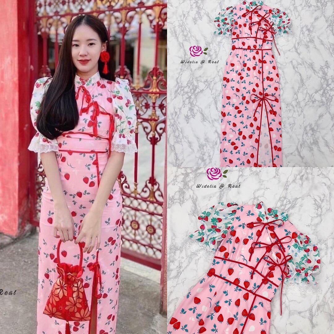 Dress เดรสกี่เพ้าตัวยาวแสนสวย คุณขาใครไวใครได้ รุ่นนี้น่ารักมากๆ ช่วงแขน พองสลับสีกับตัวชุดโครตน่ารัก เนื้อผ้าอย่างดี ตัวเดรสกุ๊นขอบแดง ชายเดรสผ่าข้าง สินค้าคุณภาพ (พร้อมส่ง)