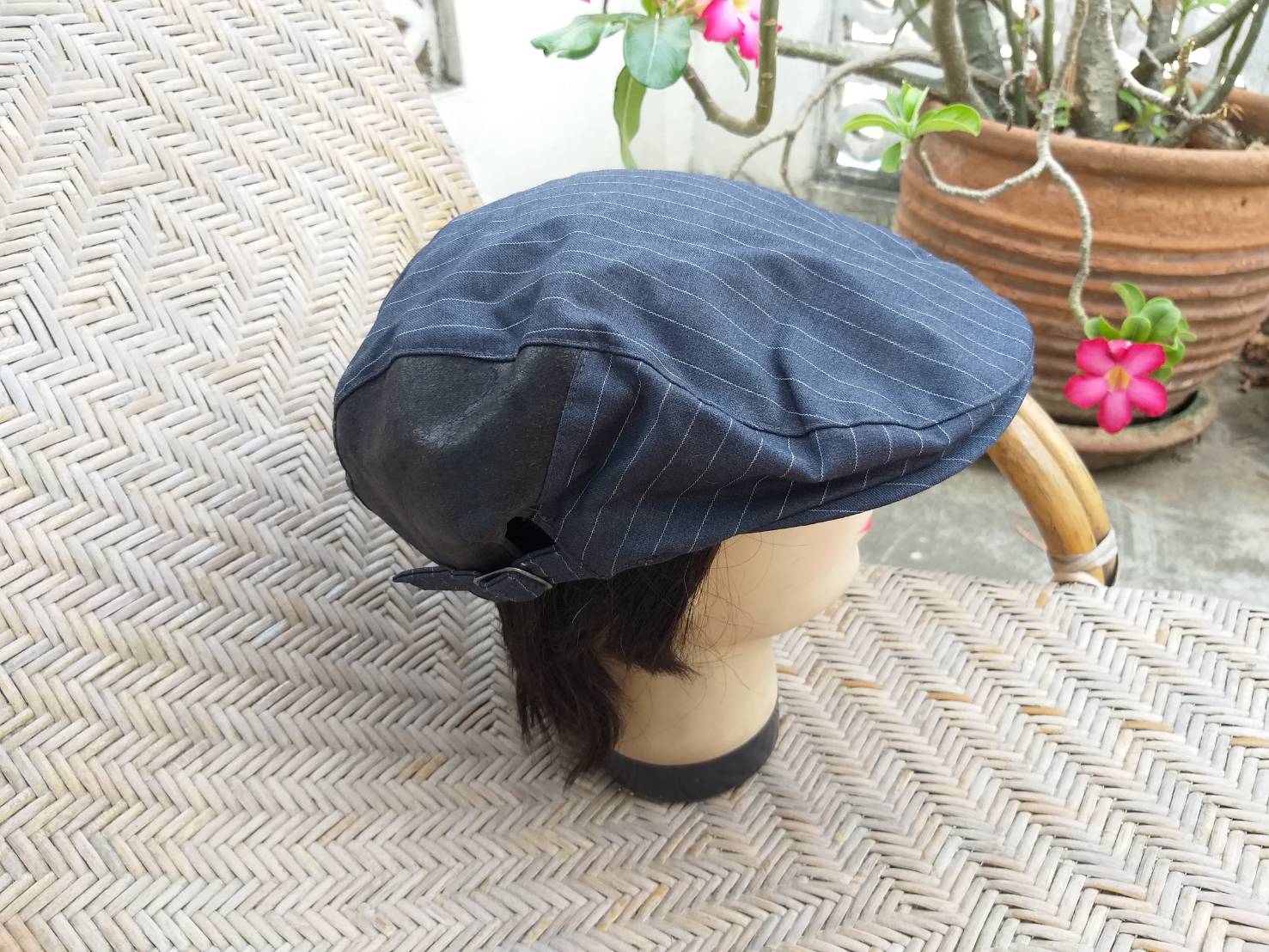 หมวกติงลี่ หมวกแฟลตแค็ป แต่งผ้าหนัง (ของใหม่)