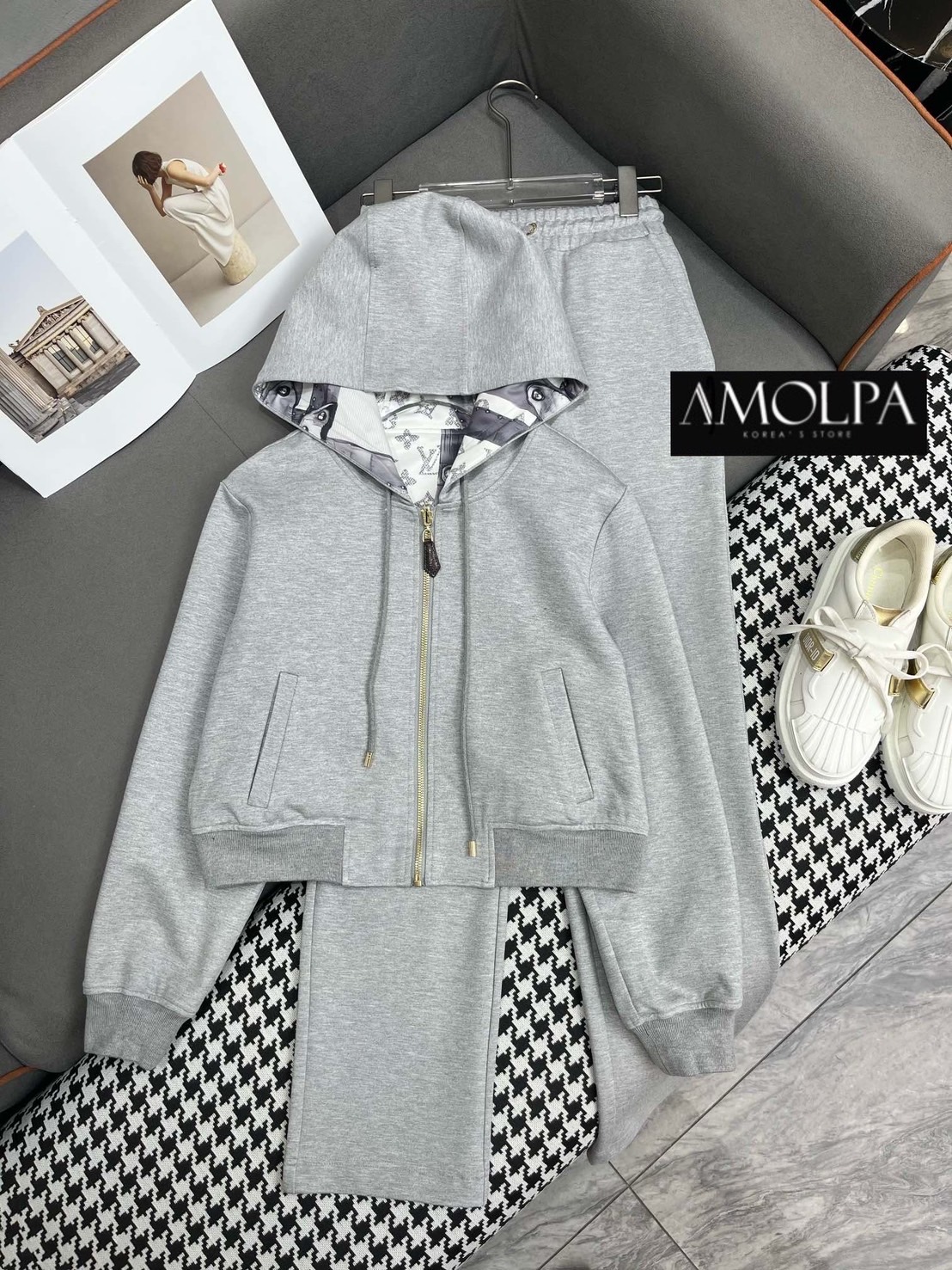 SET JACKET LV งาน Hiend ใส่ได้ทั้ง 2 ด้าน เนื้อผ้าดีม๊ากกกก ผ้าใส่สบายมากกกก ห้ามพลาดเลยนะคะ ใส่สบายสุดๆ : สินค้าคุณภาพ (พร้อมส่ง)