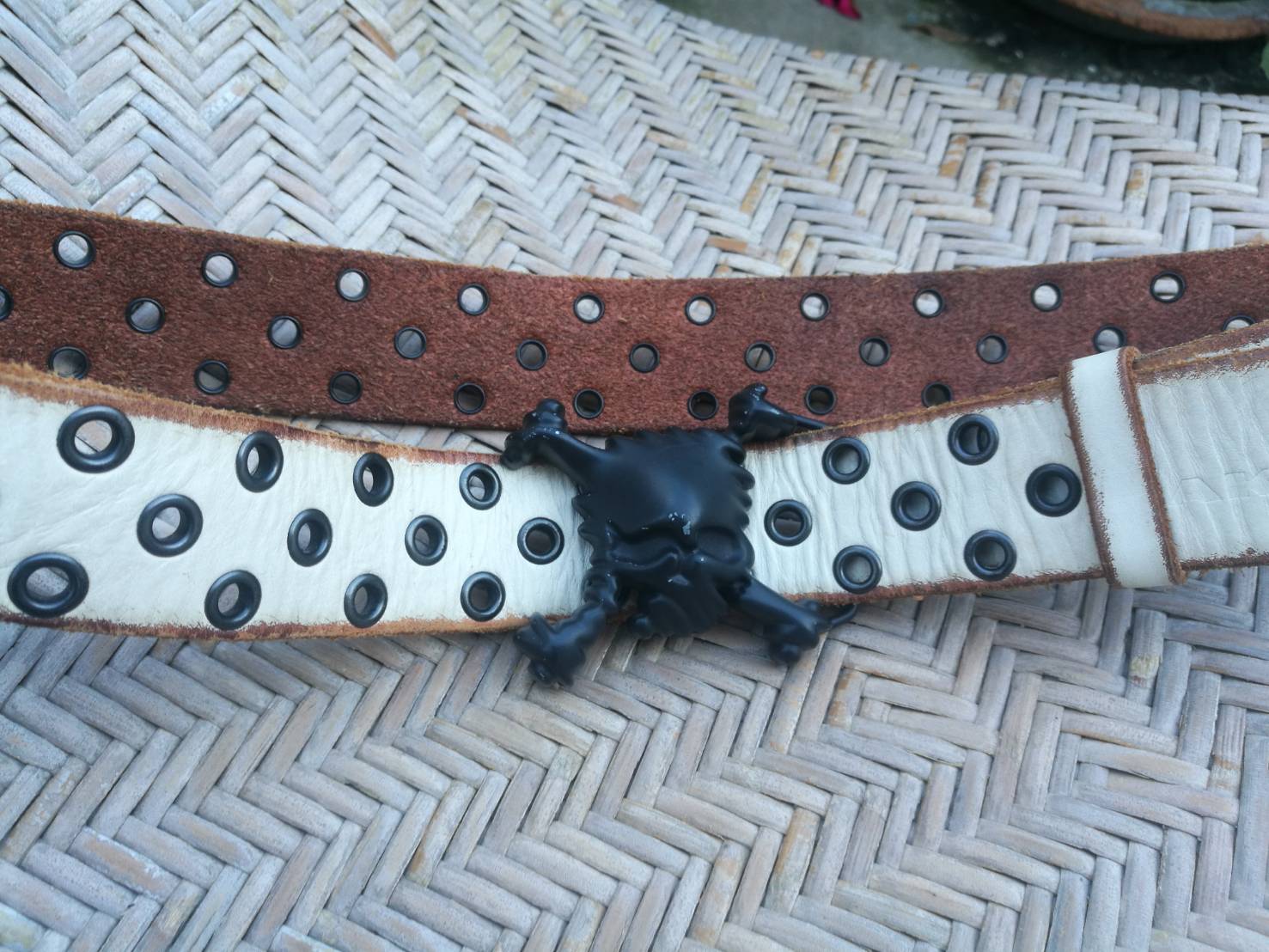 เข็มขัดชาย OAKLEY รุ่นนี้ซื้อใหม่ประมาณ 4000