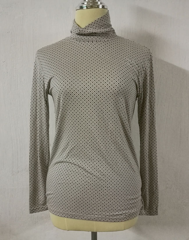 เสื้อฮีทเทคหญิง สีขาวลาย Uniqlo heattech Sz M