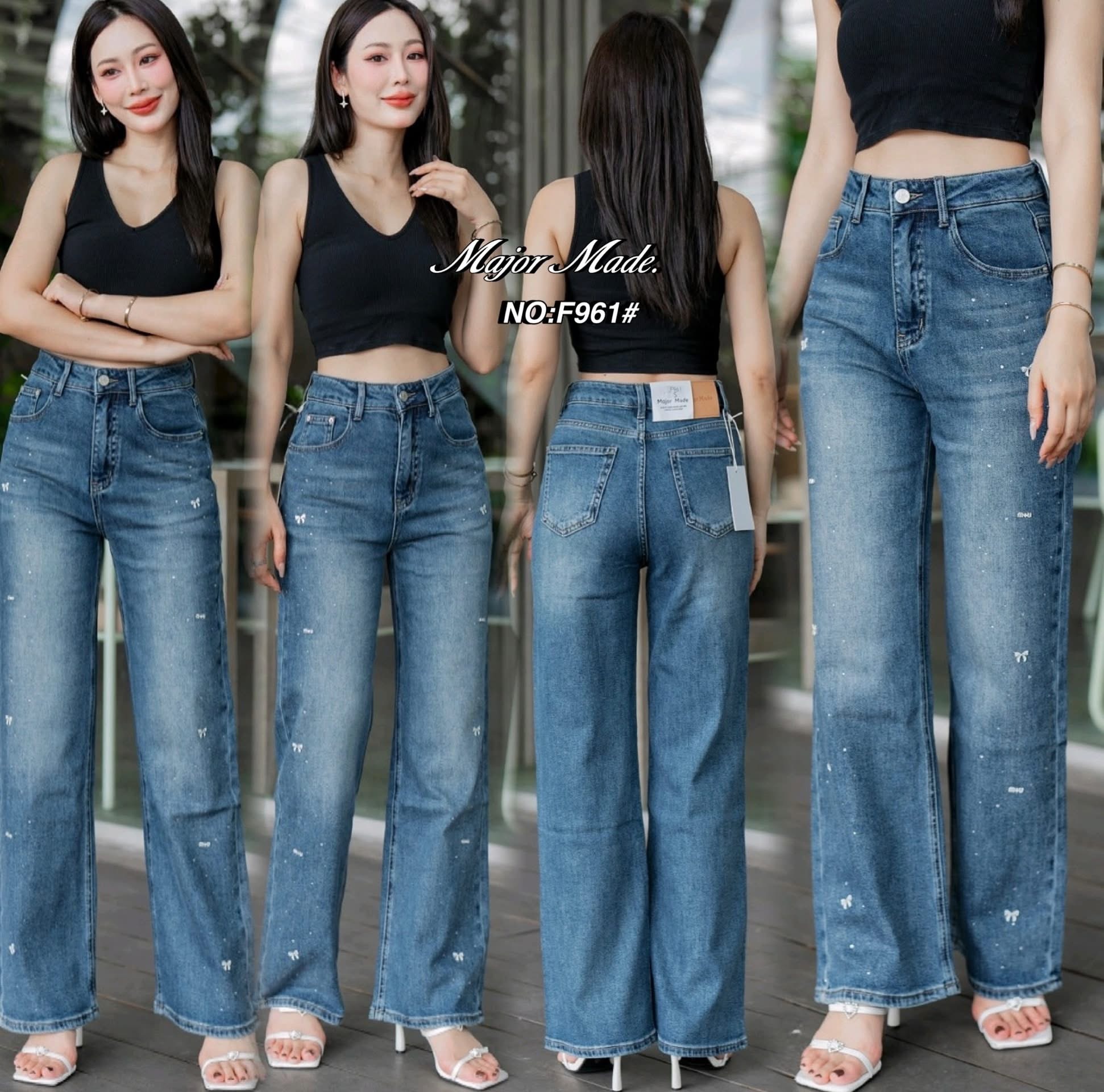 Big Size. กางเกงยีนส์ขากระบอก เอวสูง ฟอกสีสวย ดีไซน์สุดเก๋ด้วยงานตกแต่งติดอะไหล่รูปโบว์เพชร3Dที่หน้าขา2ข้าง ใส่สบาย : สินค้าคุณภาพ (พร้อมส่ง)