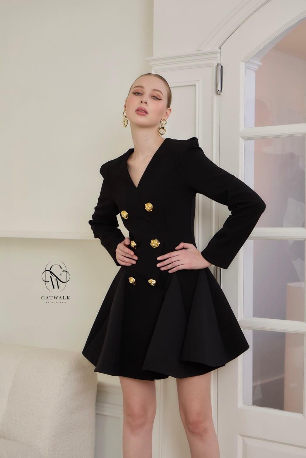 เดรสกระโปรงทรงย้วยเนื้อผ้าเกรดเอ ผ้าสวยมาก ตัวชุดช่วงบนเป็นคอวี ทรงเข้ารูป ปลายกระโปรงเป็นทรงย้วยน่ารักมาก ใส่สบาย : สินค้าคุณภาพ (พร้อมส่ง)