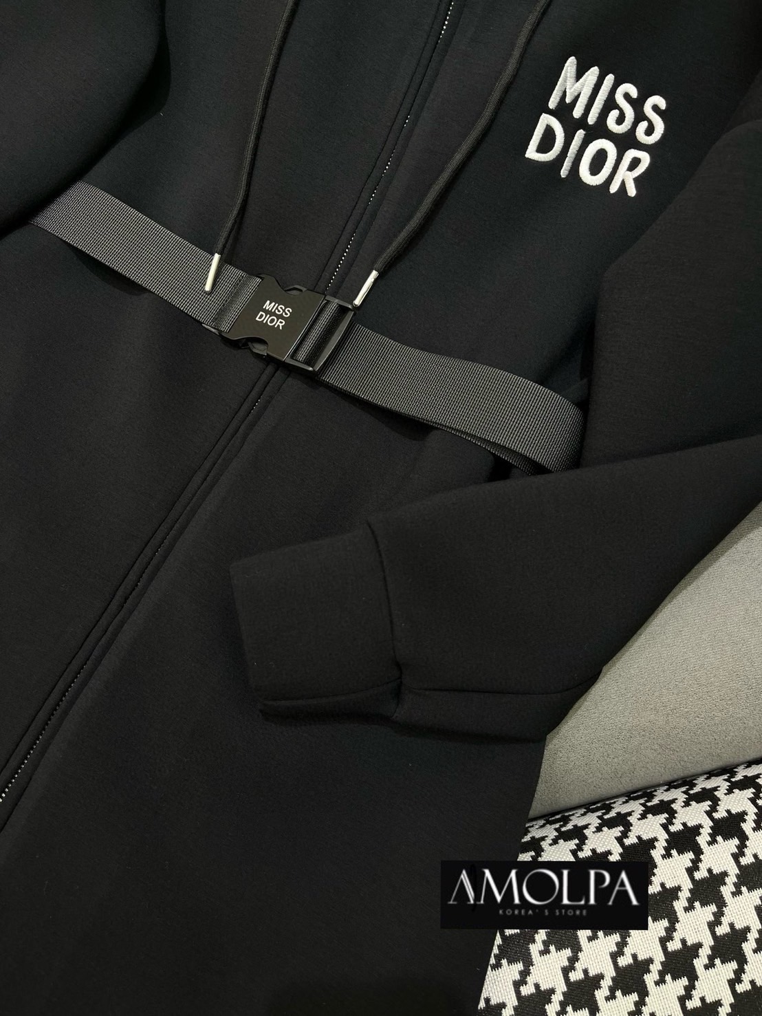 MAXI DRESS CD WITH BELT เดรสฮู๊ดแขนยาว ตัวล่าสุด ไม่หนาเกิน ไม่บางเกินไป งานน่ารักมาก ผ้าเย็นใส่ สบายมาก ใส่สบาย : สินค้าคุณภาพ (พร้อมส่ง)